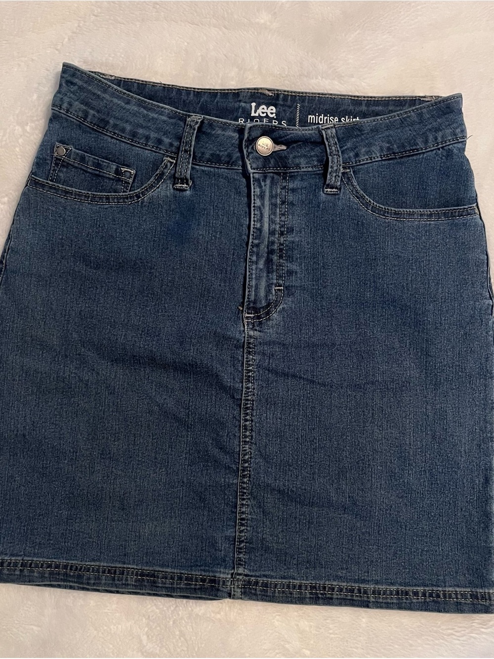 Women's Jeans Subcategory Identification